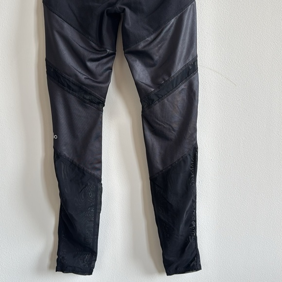 Alo Yoga High-Waist Sheila Legging - Picture 8 of 10